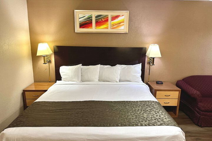 Room 6 of 34