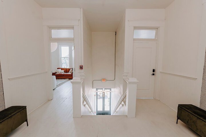 Ballroom/Hall 90 of 98