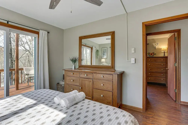 Room 2 of 30