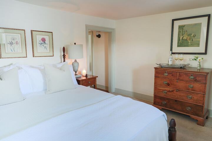 Room 9 of 176