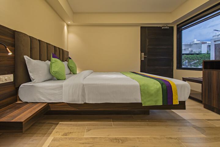 Room 8 of 36