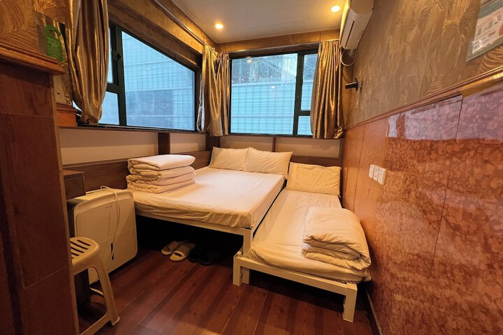 Room 11 of 35