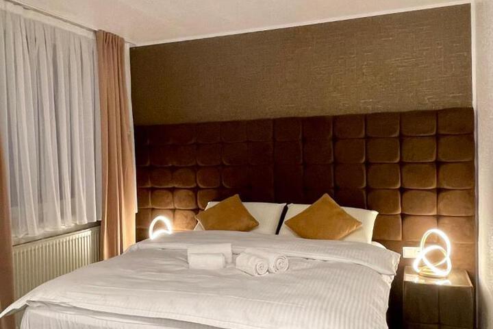 Room 9 of 22