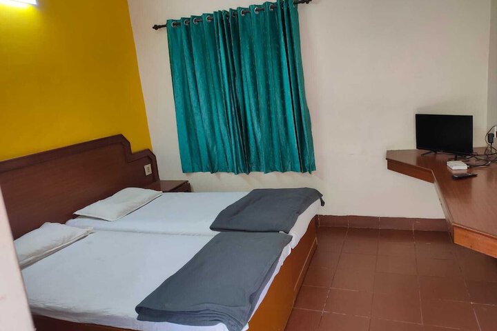 Room 11 of 25