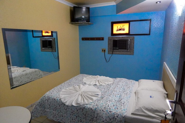 Room 16 of 28