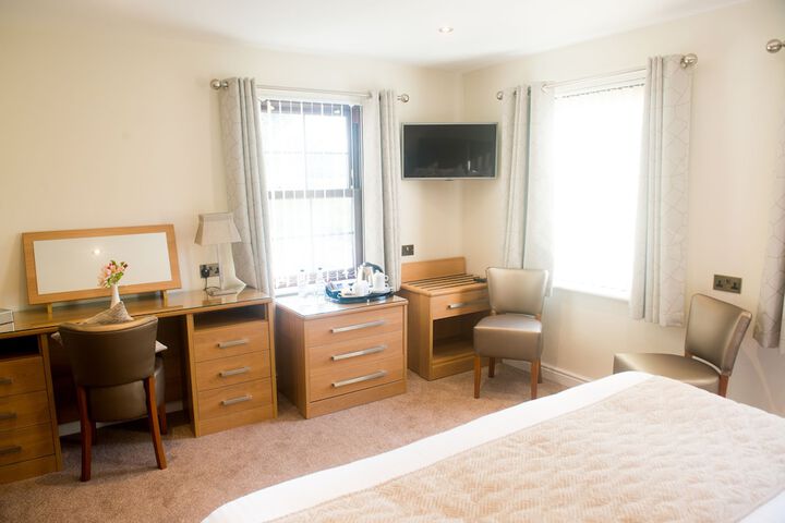 Room 3 of 73