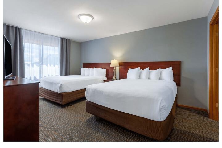Deluxe 2 Queen Beds (4 of 13)