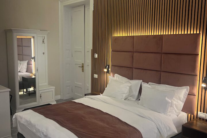 Room 26 of 37