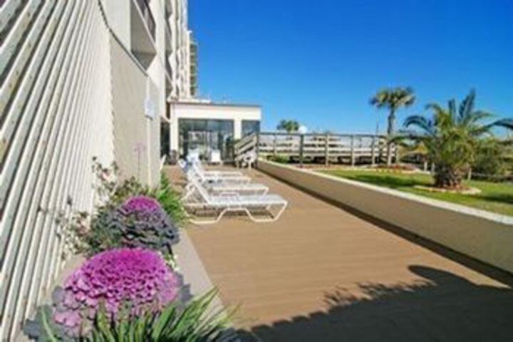 Sundeck 19 of 20