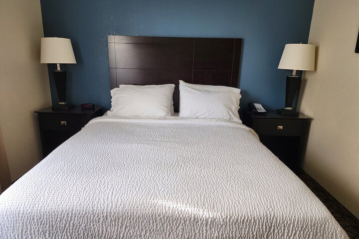 Room 9 of 32