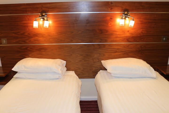 Room 6 of 27