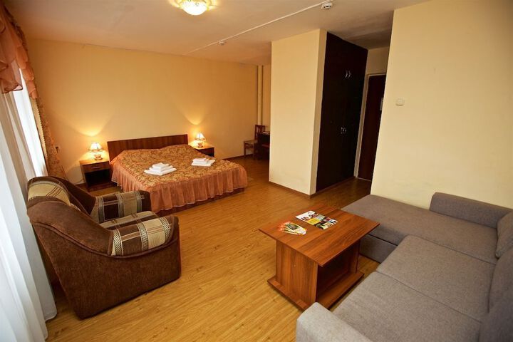 Room 3 of 38