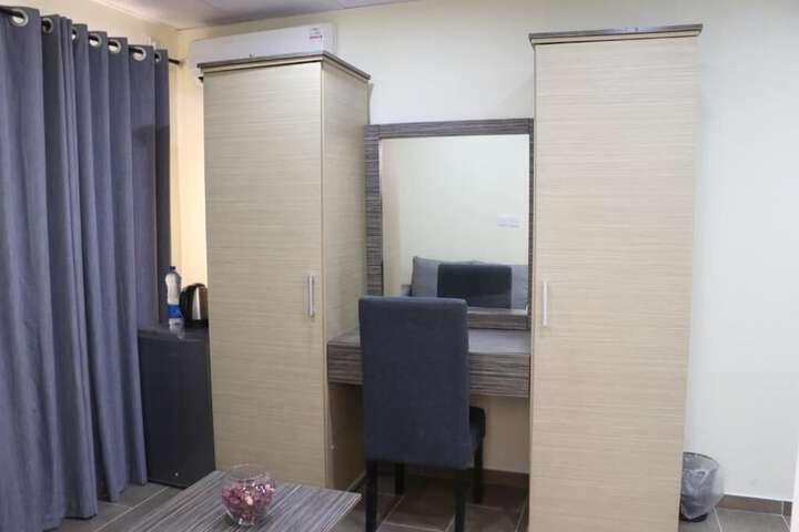 Room 10 of 42