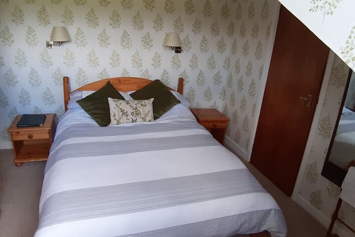 Room 2 of 43