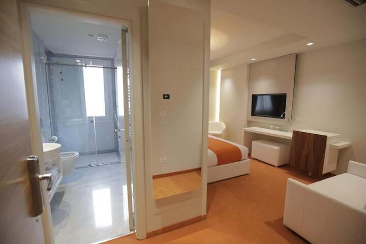 Room 2 of 25