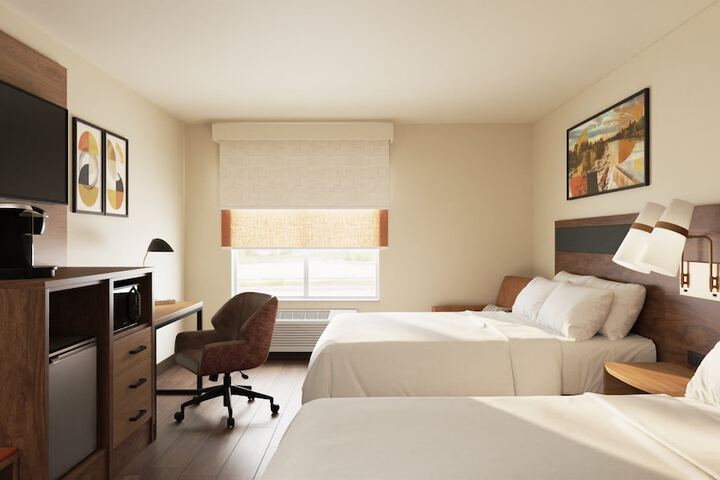 Room 6 of 18