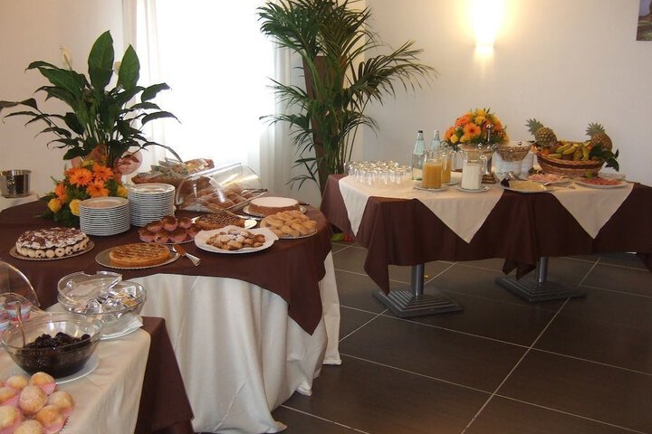 Dining 64 of 93