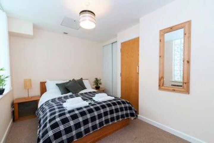 Room 6 of 17