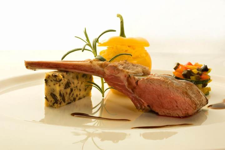 Dining 33 of 49