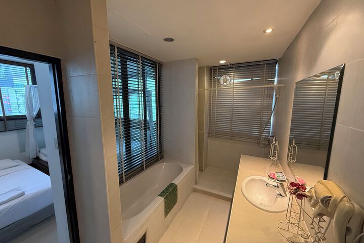 Room 51 of 65