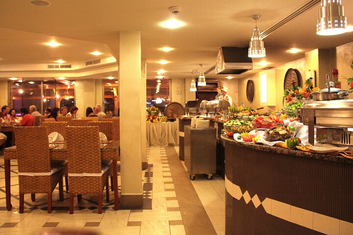 Dining 61 of 100
