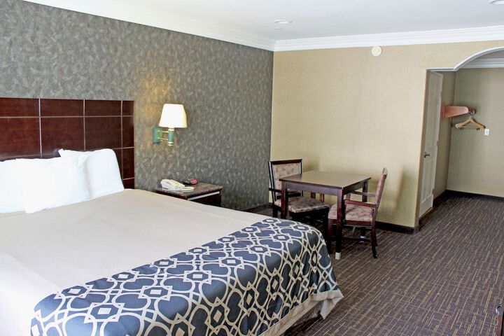 1 King Bed (2 of 21)