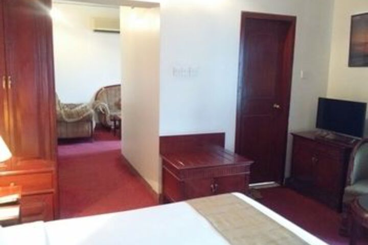 Room 10 of 29