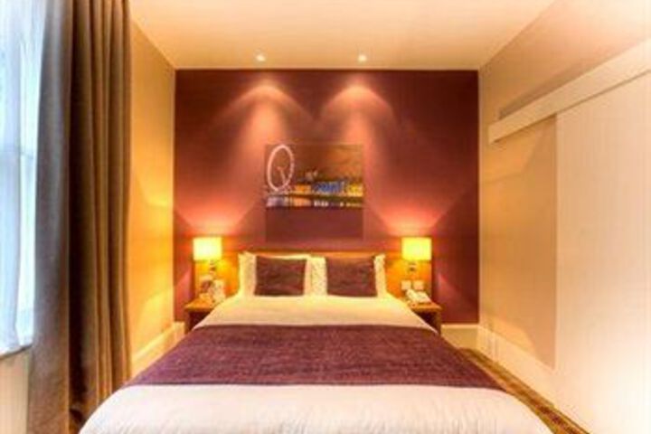 Room 8 of 28