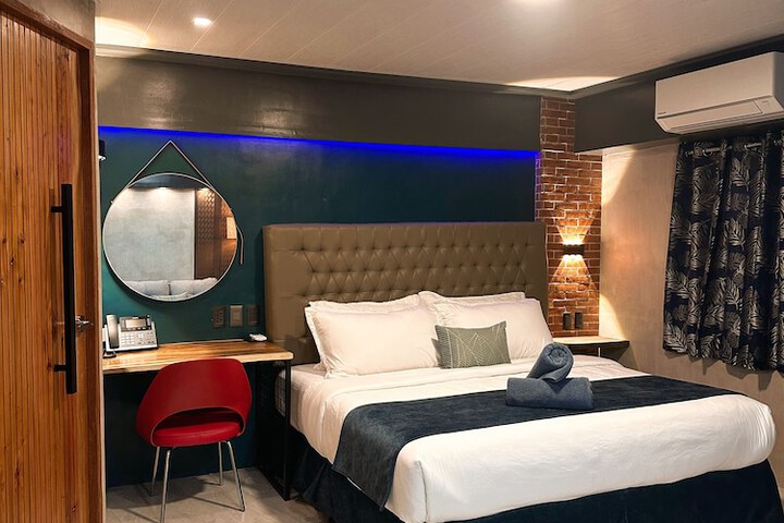 Room 50 of 80