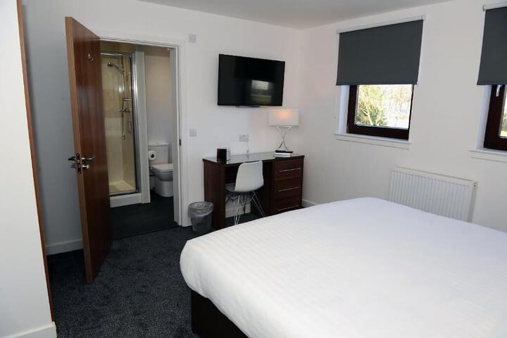 Room 16 of 34