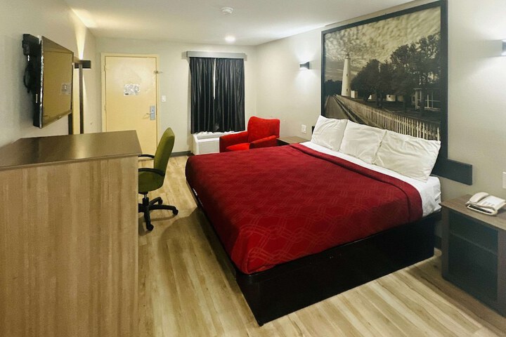 1 King Bed (1 of 22)