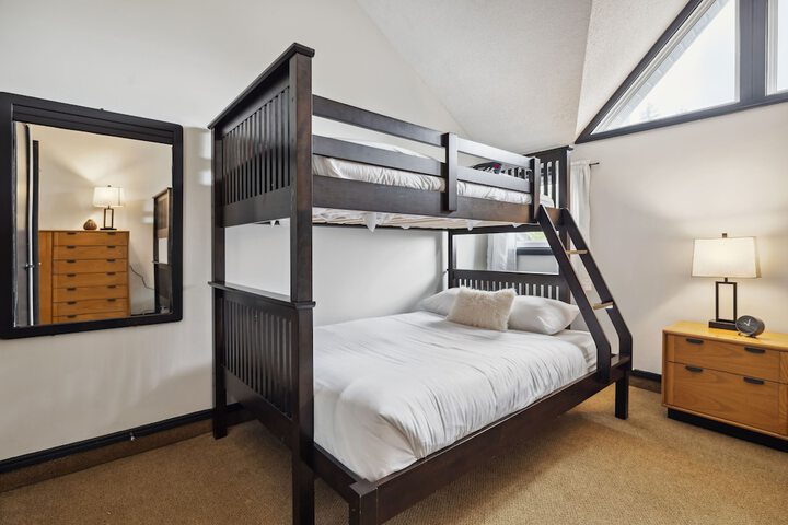 Room 326 of 402