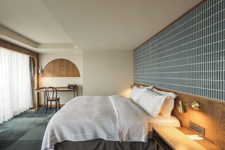 Room 33 of 64
