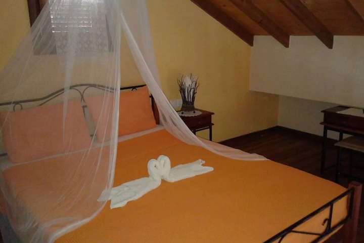 Room 5 of 13