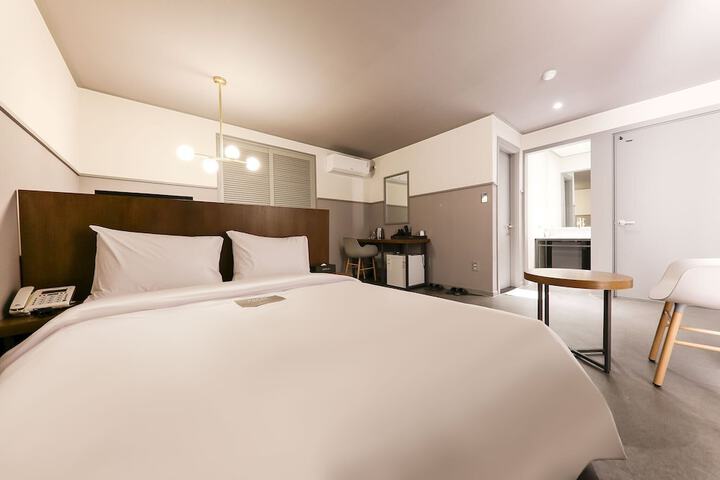 Room 17 of 51
