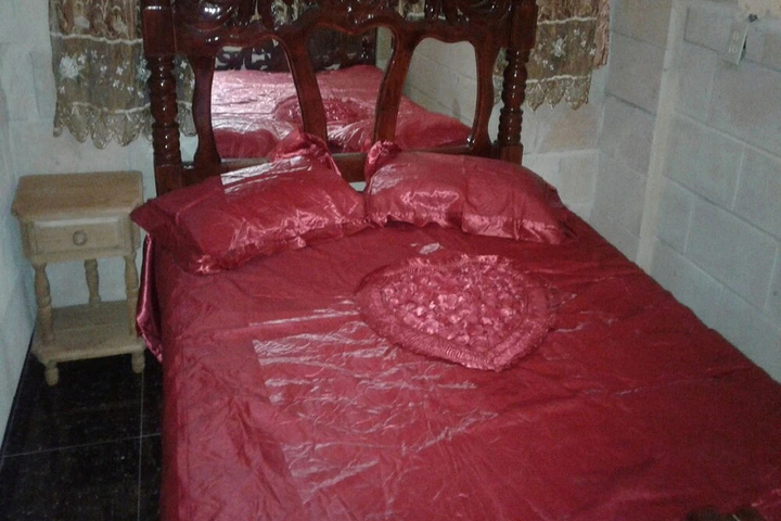 Room 4 of 17