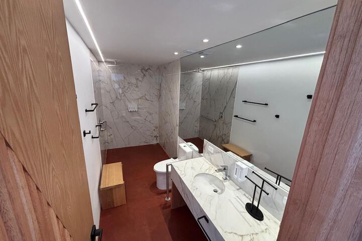 Room 7 of 12