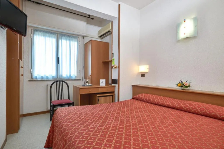 Room 6 of 20