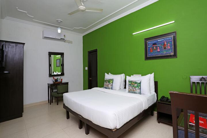 Room 2 of 4