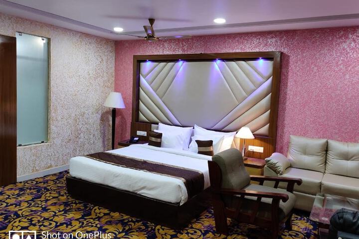 Room 3 of 43
