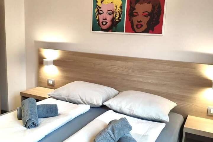 Room 15 of 26
