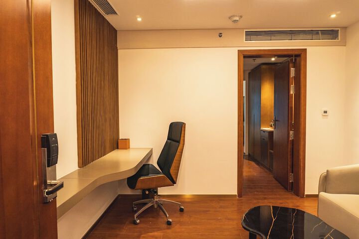 Room 28 of 53