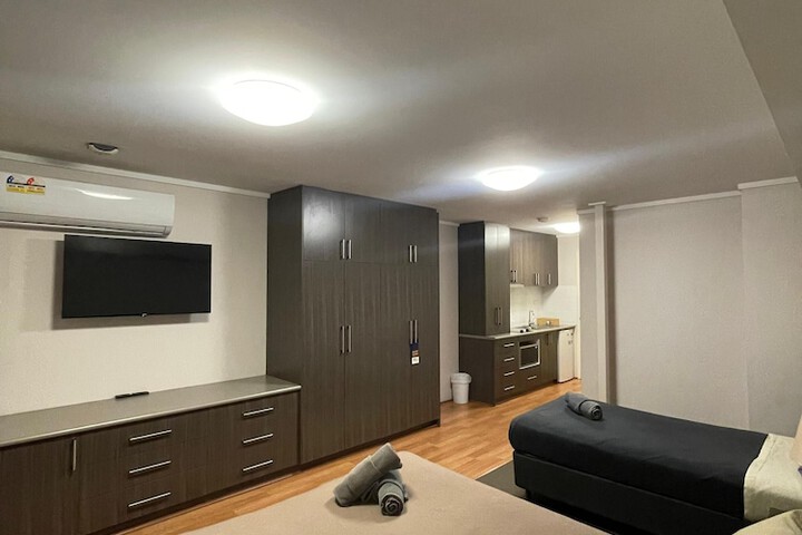 Room 7 of 33
