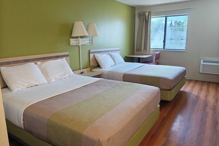 Room 16 of 38