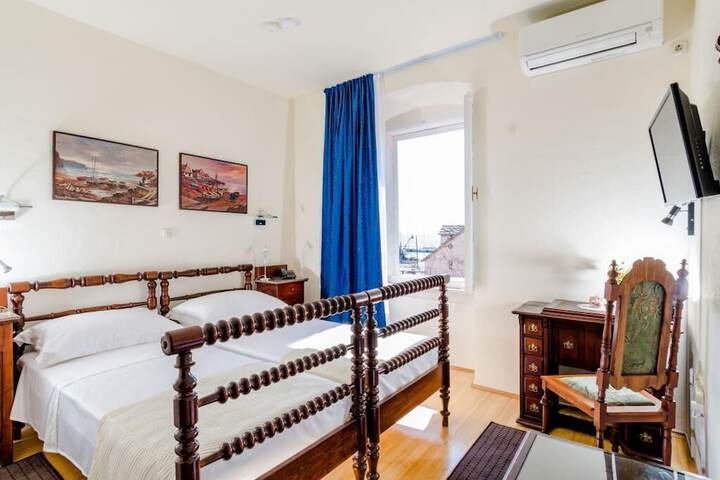 Room 30 of 41