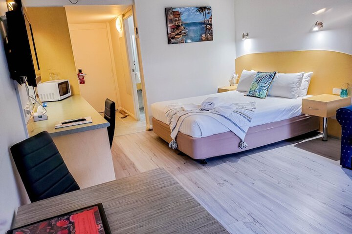 Room 20 of 100