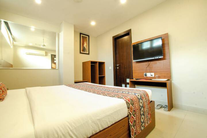 Room 3 of 8