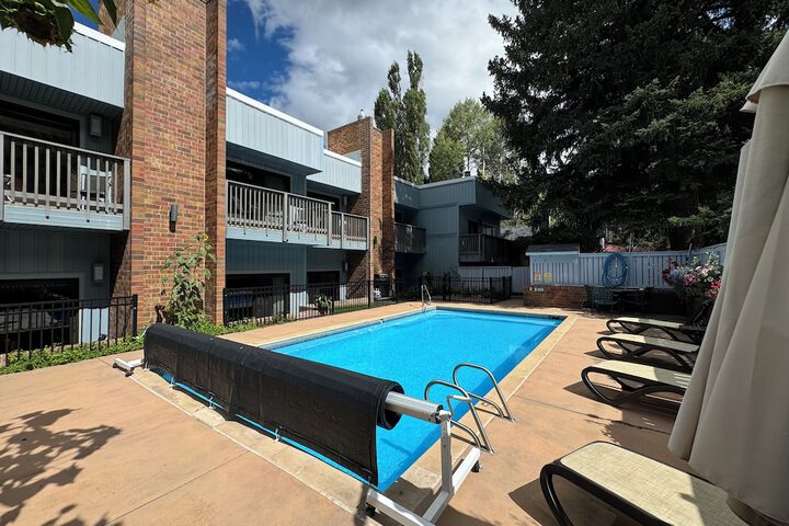 Pool Hotel