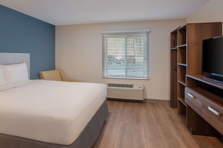 1 King Bed (5 of 5)