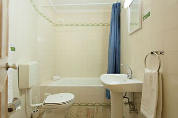 Room 5 of 25